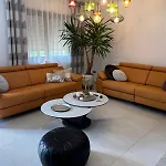 Gemuetliche Eg 90m2 -terasse Garten
