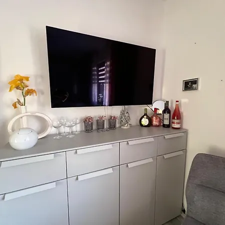 Gemuetliche Eg 90m2 -terasse Garten