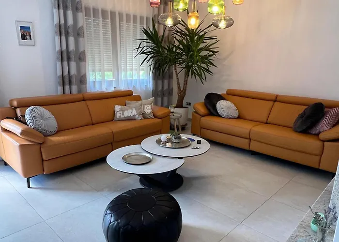 Gemuetliche Eg 90m2 -terasse Garten